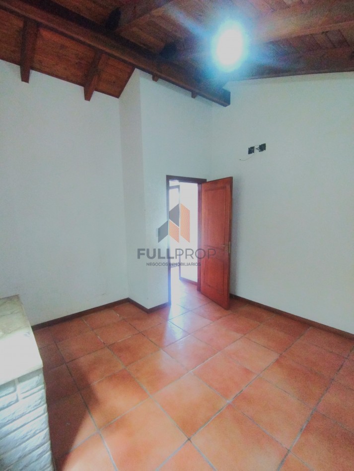 CASA EN B° PRIVADO LOS OLMOS