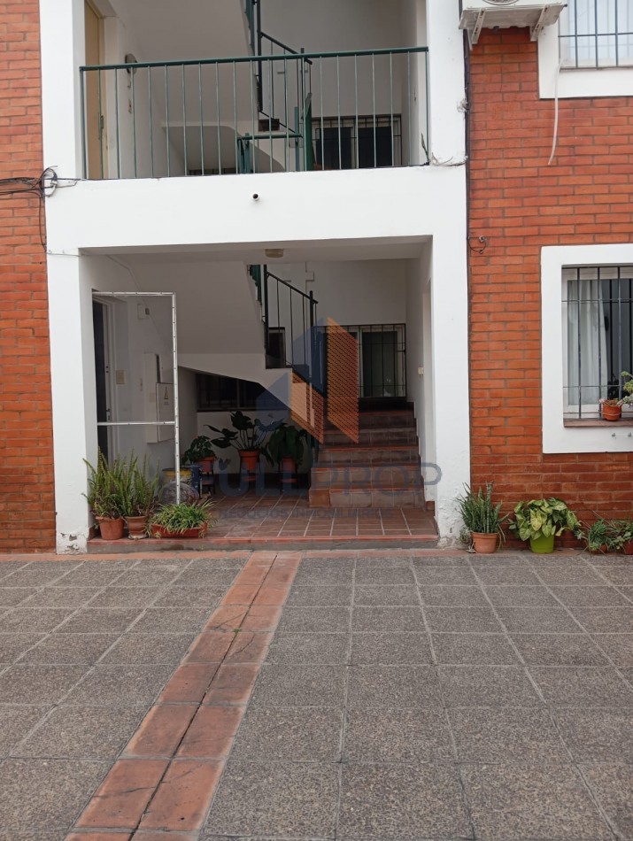 DPTO EN VENTA 1 DORMITORIO CON COCHERA/ AMOBLADO