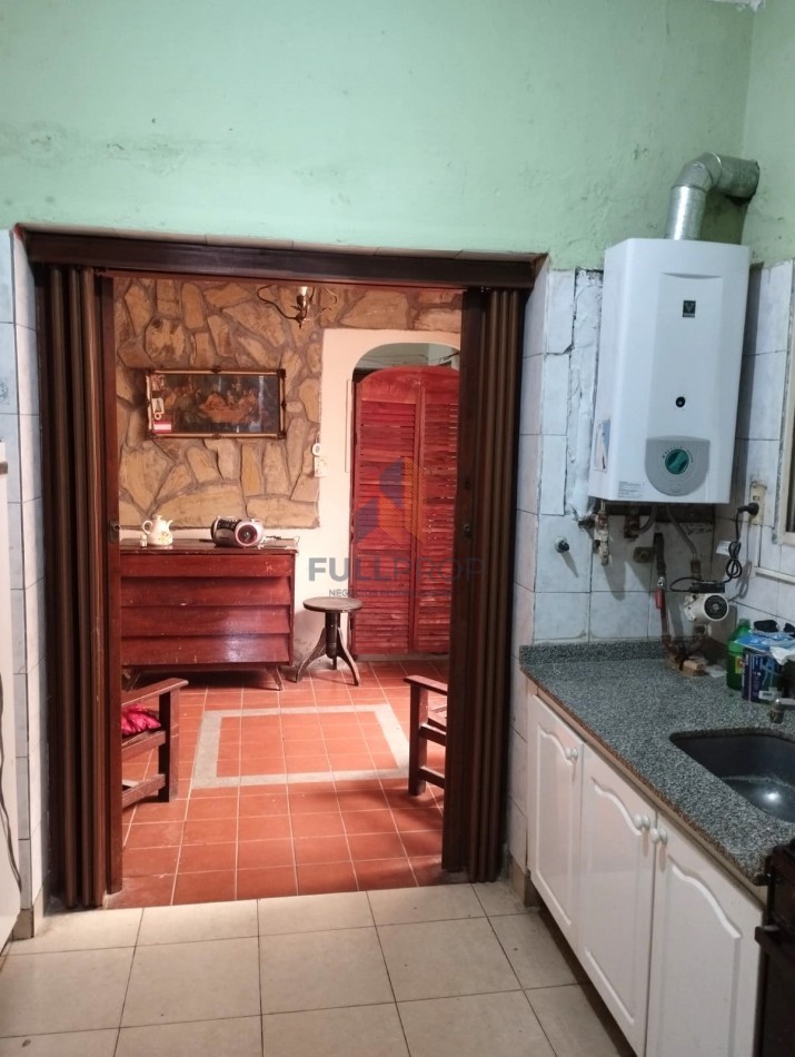 VIVIENDA COLECTIVA UBICADA EN LAVALLE AL 100  (6 UNIDADES FUNCIONALES)