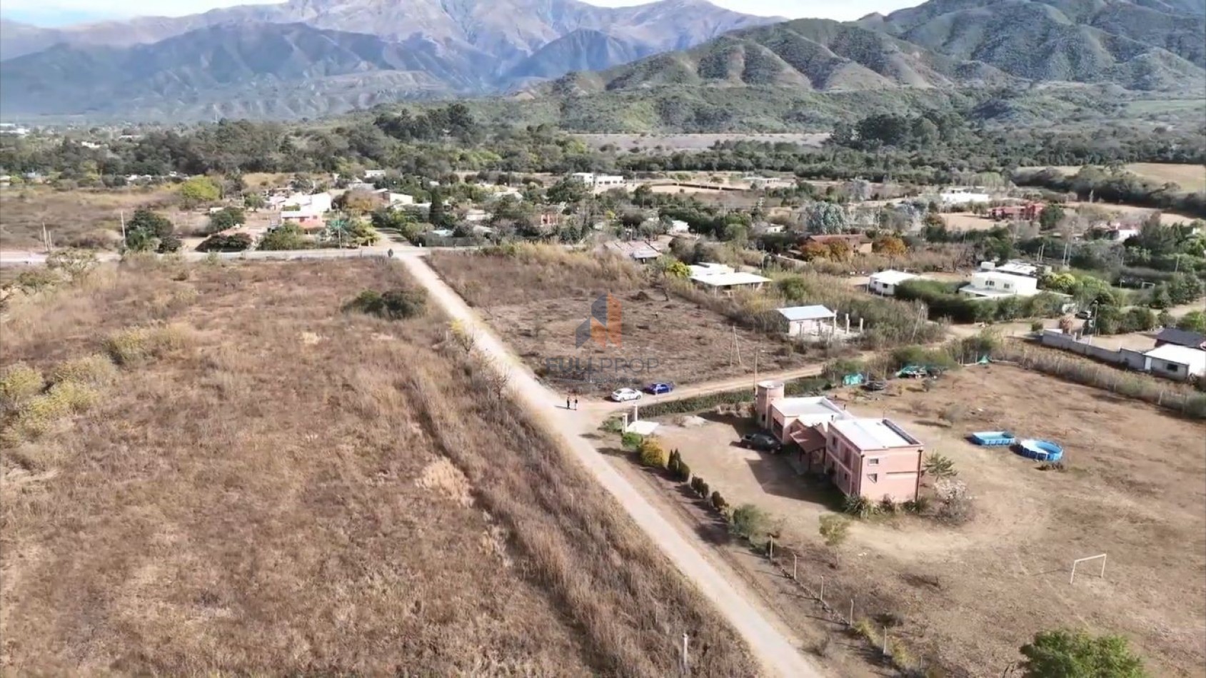 Terreno de 2960m2 en Las Lomitas, Quijano.