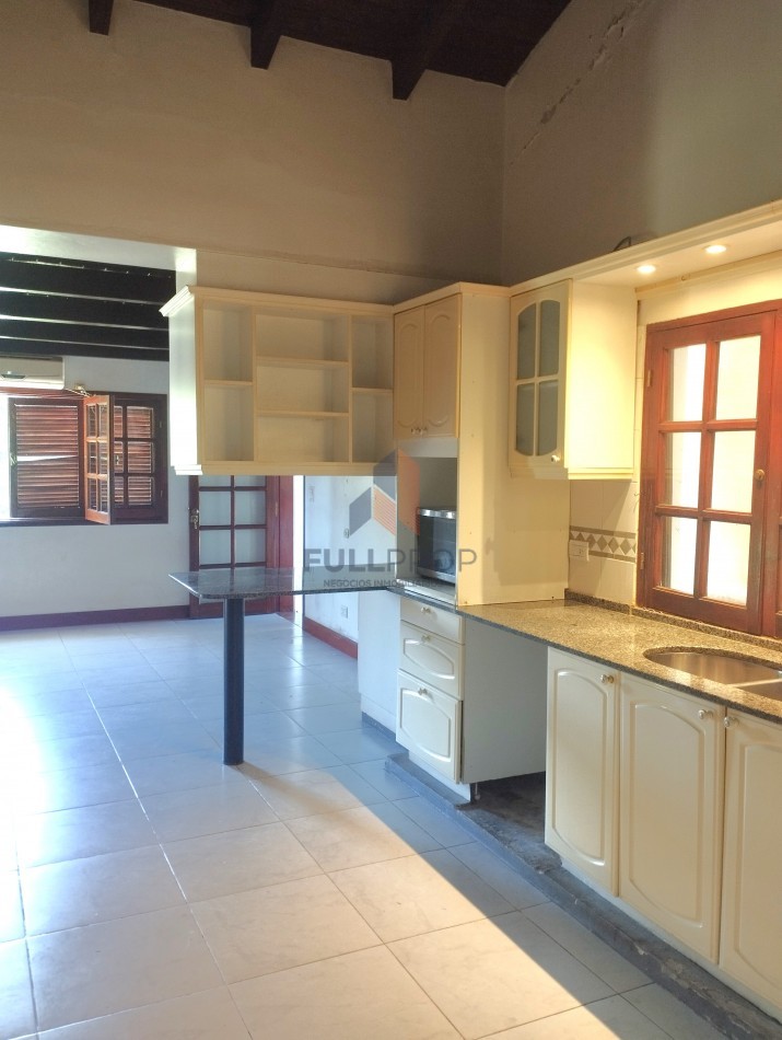 CASA EN B° PRIVADO LOS OLMOS