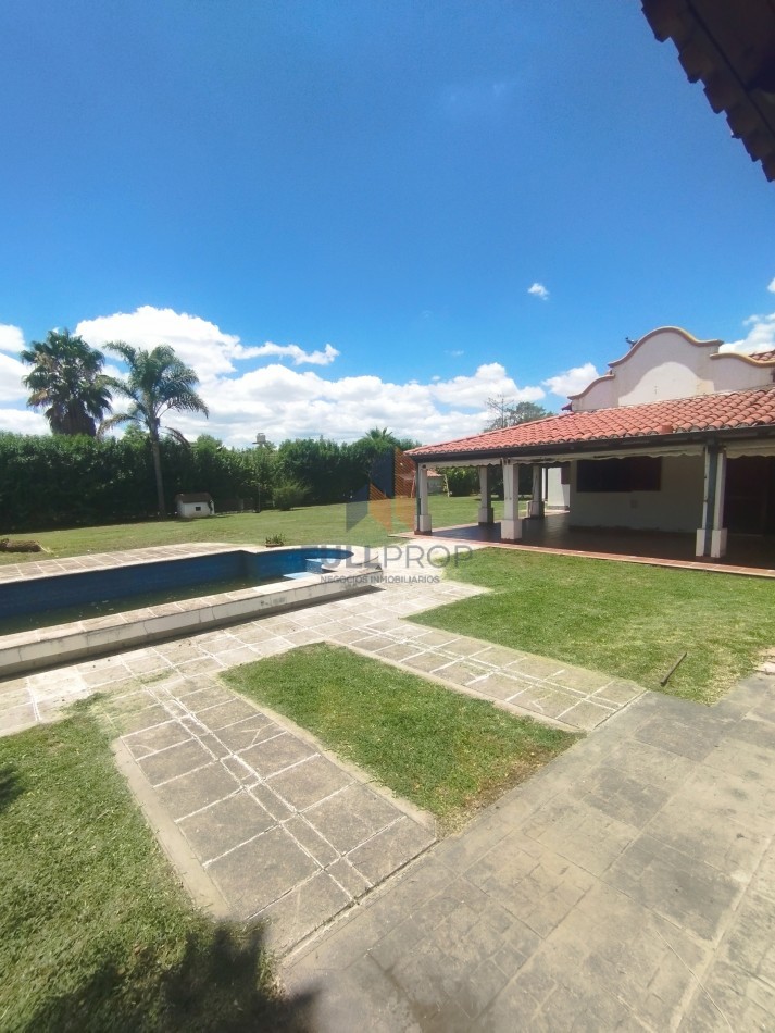 CASA EN B° PRIVADO LOS OLMOS