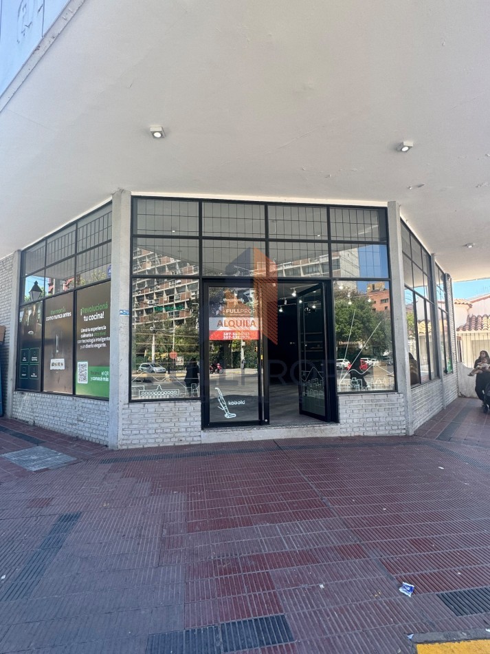 LOCAL COMERCIAL AV. ENTRE RIOS ESQ. 25 DE MAYO