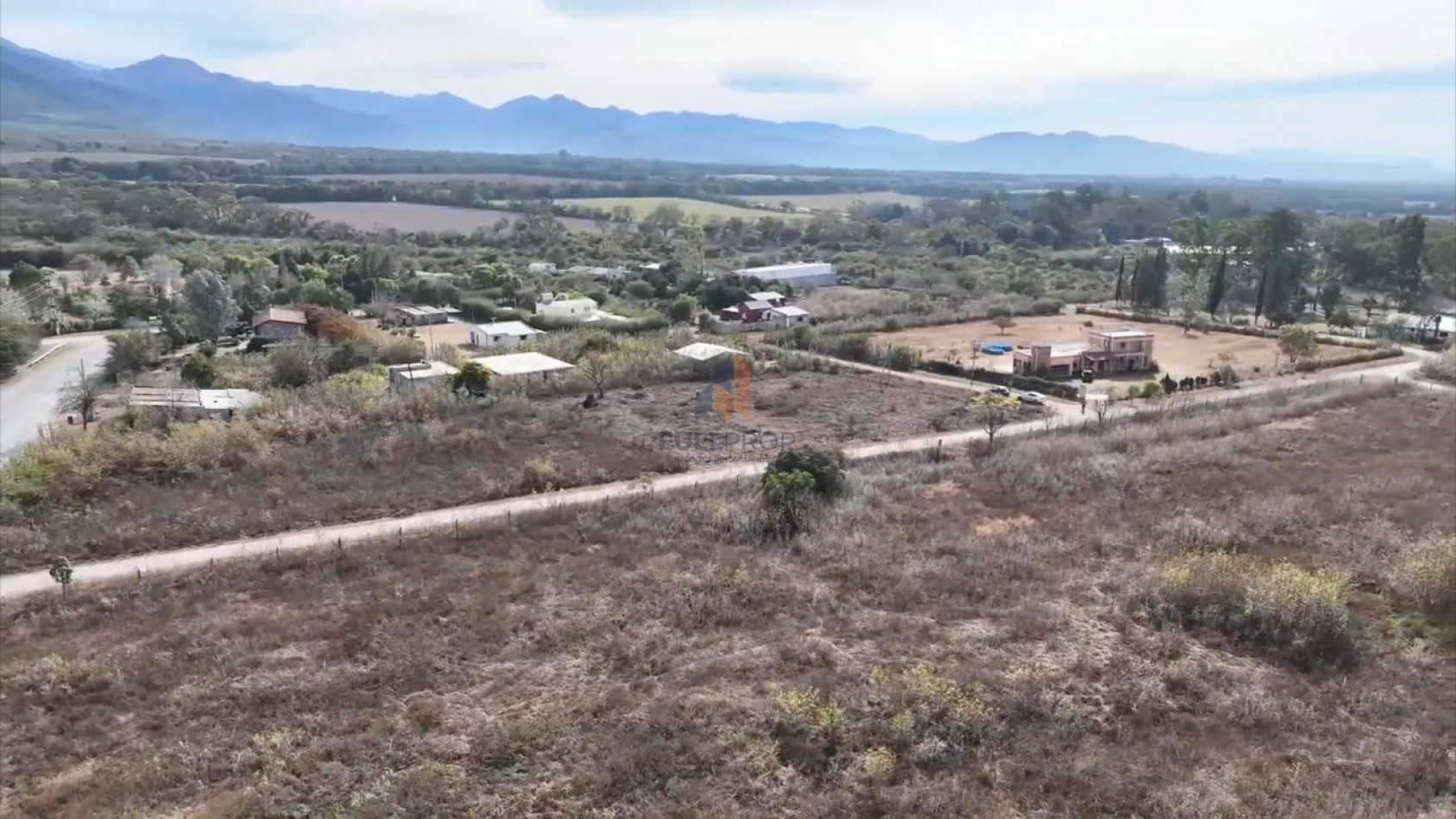 Terreno de 2960m2 en Las Lomitas, Quijano.