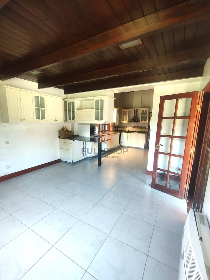 CASA EN B° PRIVADO LOS OLMOS