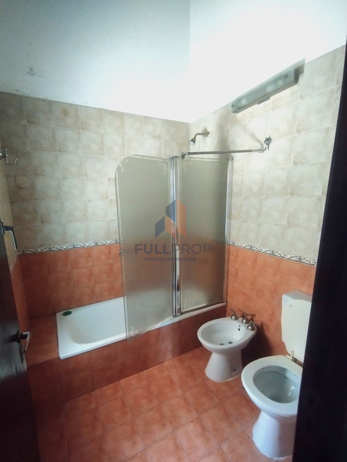 CASA EN B° PRIVADO LOS OLMOS