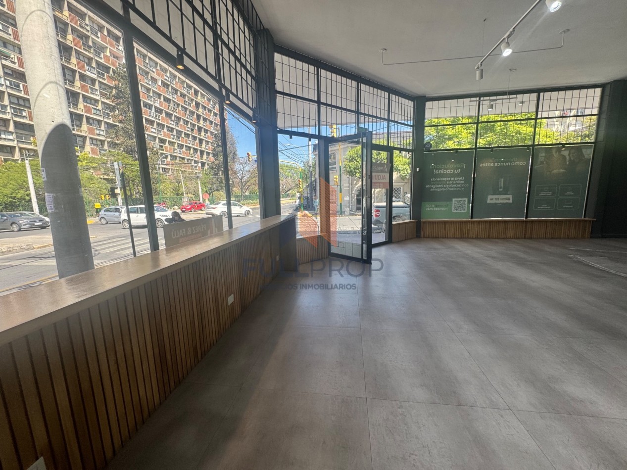 LOCAL COMERCIAL AV. ENTRE RIOS ESQ. 25 DE MAYO