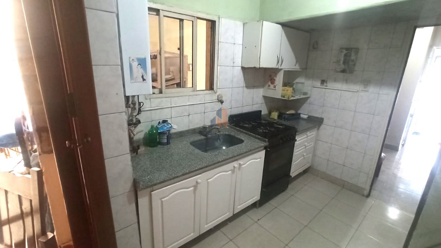 VIVIENDA COLECTIVA UBICADA EN LAVALLE AL 100  (6 UNIDADES FUNCIONALES)