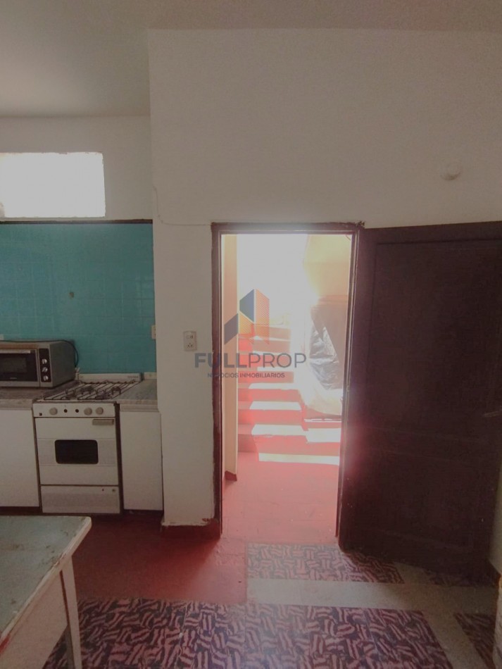 VIVIENDA COLECTIVA UBICADA EN LAVALLE AL 100  (6 UNIDADES FUNCIONALES)