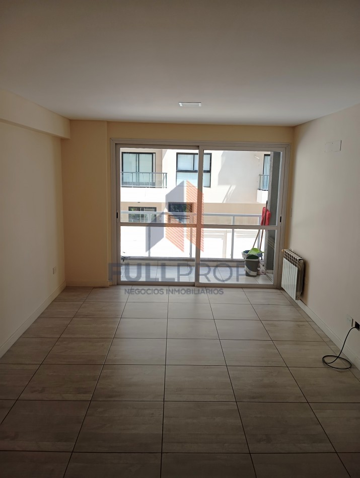 Alquiler 1 dormitorio con cochera.