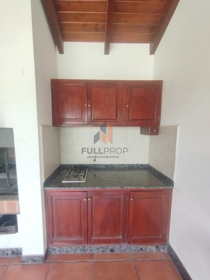 CASA EN B° PRIVADO LOS OLMOS