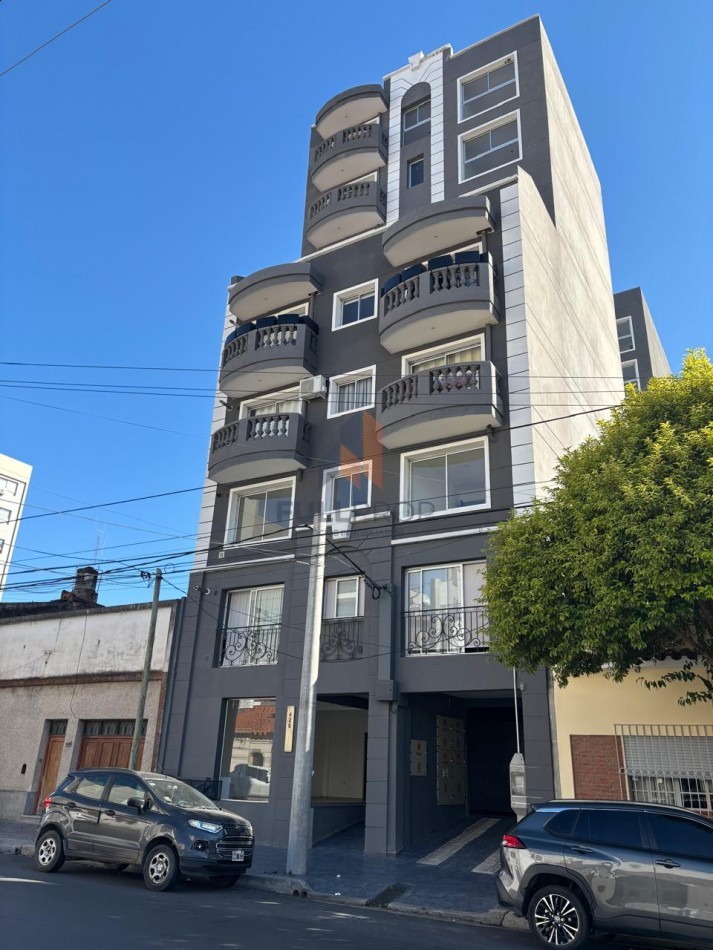 Departamento 1 dormitorio con cochera, Necochea 426