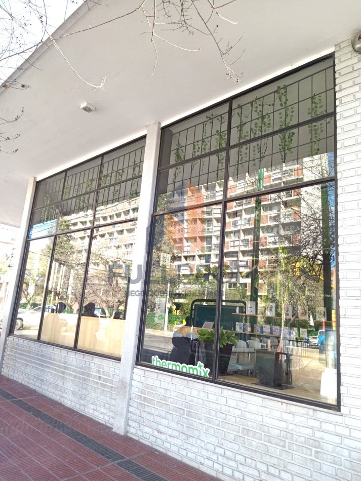 LOCAL COMERCIAL AV. ENTRE RIOS ESQ. 25 DE MAYO