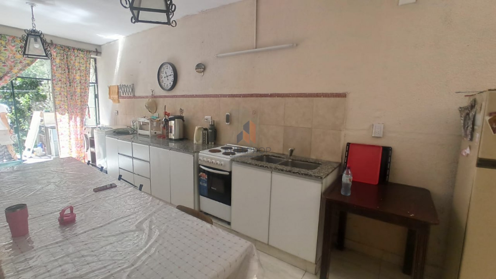 VIVIENDA COLECTIVA UBICADA EN LAVALLE AL 100  (6 UNIDADES FUNCIONALES)