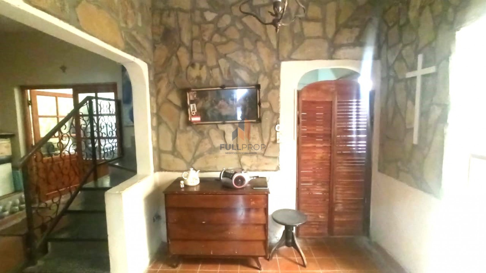 VIVIENDA COLECTIVA UBICADA EN LAVALLE AL 100  (6 UNIDADES FUNCIONALES)