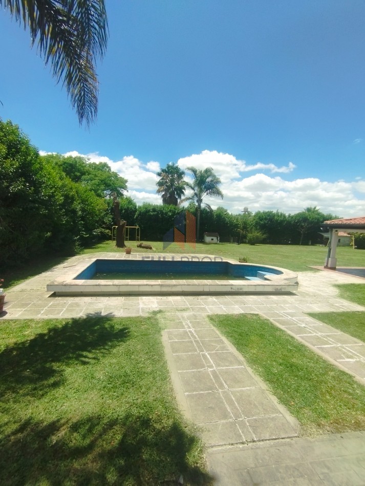 CASA EN B° PRIVADO LOS OLMOS