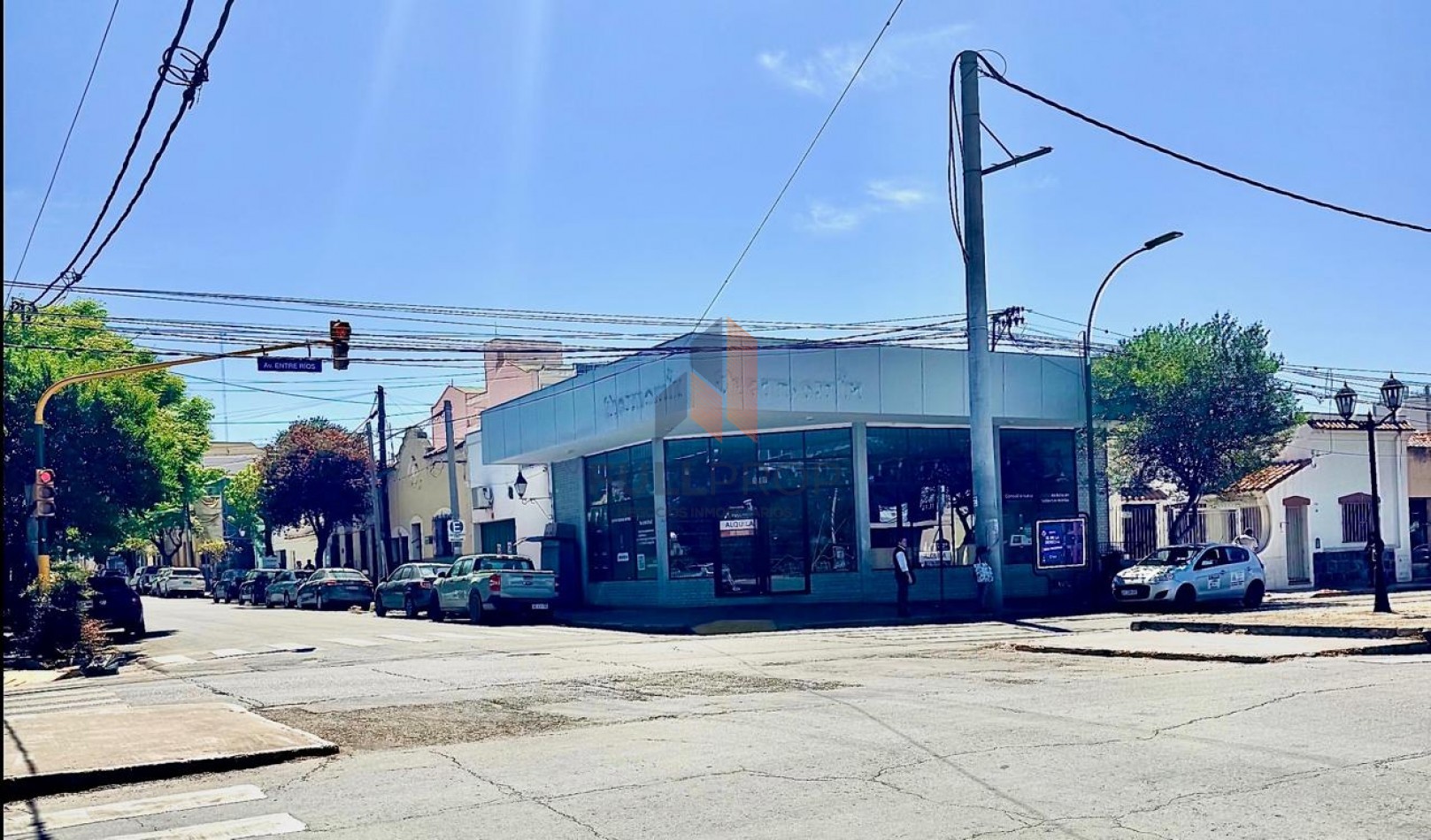 LOCAL COMERCIAL AV. ENTRE RIOS ESQ. 25 DE MAYO
