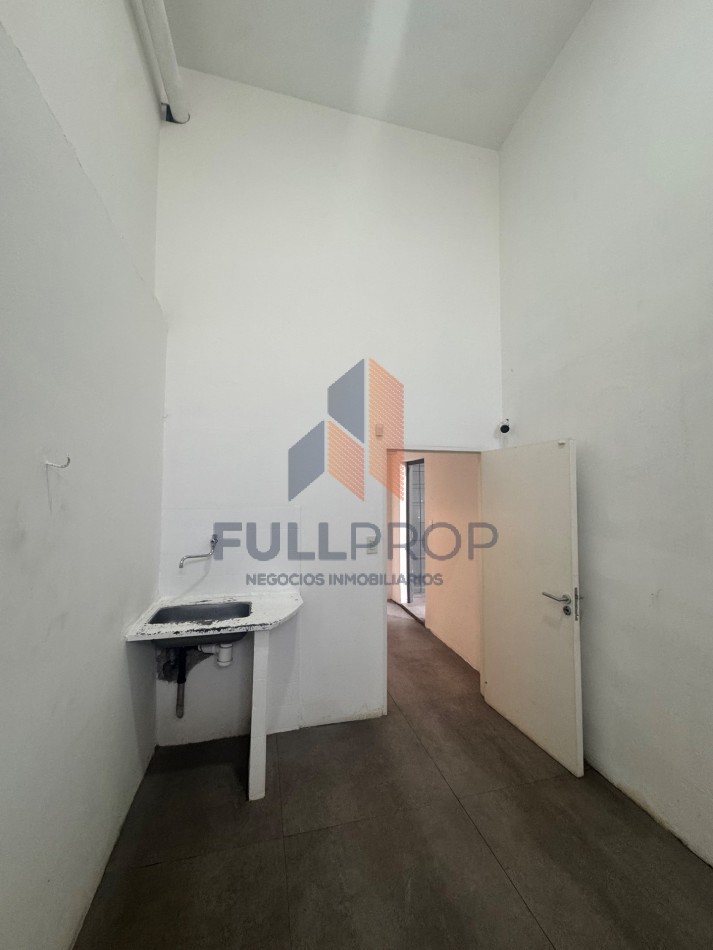 LOCAL COMERCIAL AV. ENTRE RIOS ESQ. 25 DE MAYO
