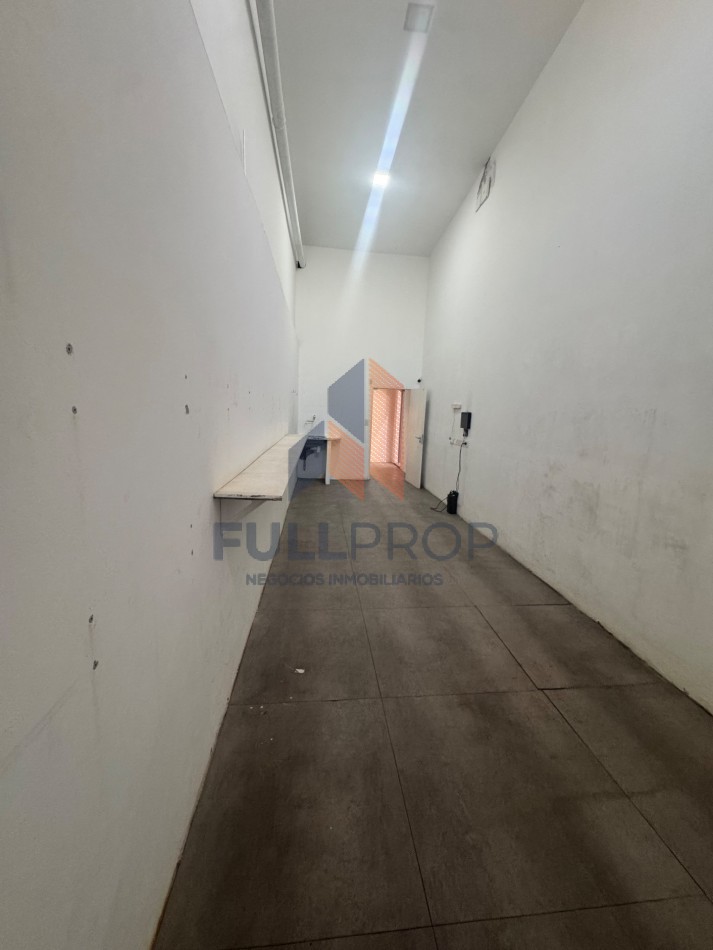 LOCAL COMERCIAL AV. ENTRE RIOS ESQ. 25 DE MAYO