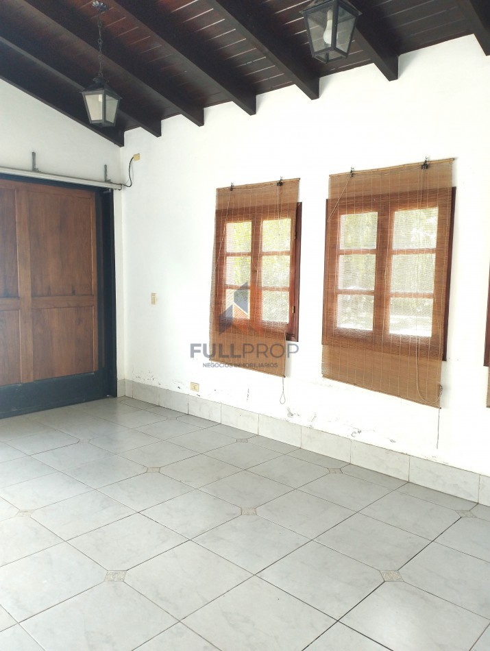 CASA EN B° PRIVADO LOS OLMOS