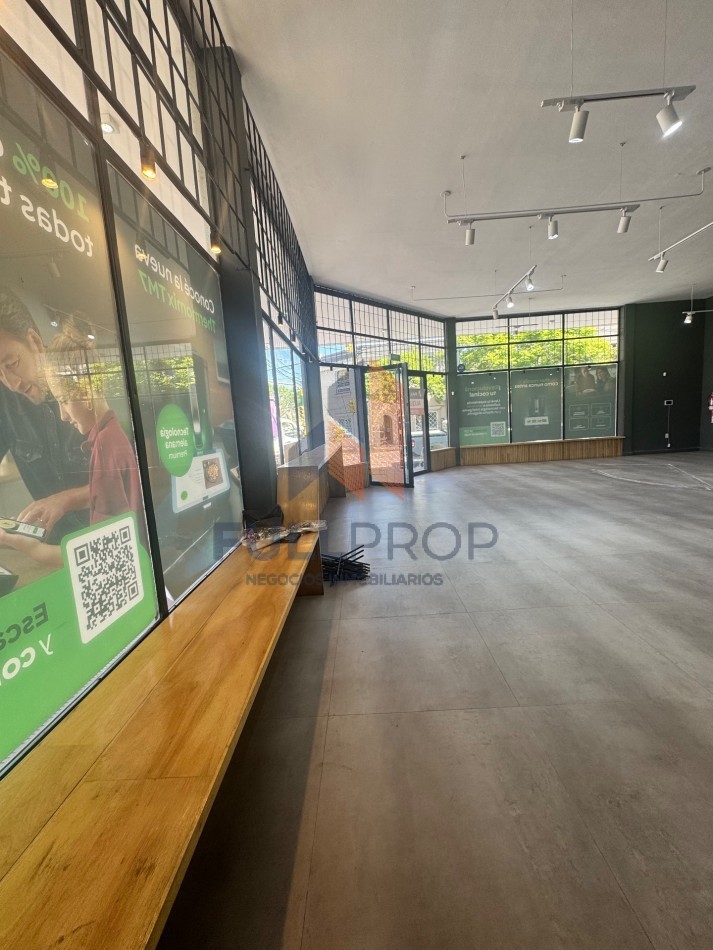 LOCAL COMERCIAL AV. ENTRE RIOS ESQ. 25 DE MAYO