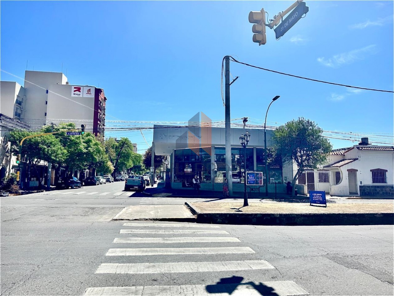 LOCAL COMERCIAL AV. ENTRE RIOS ESQ. 25 DE MAYO