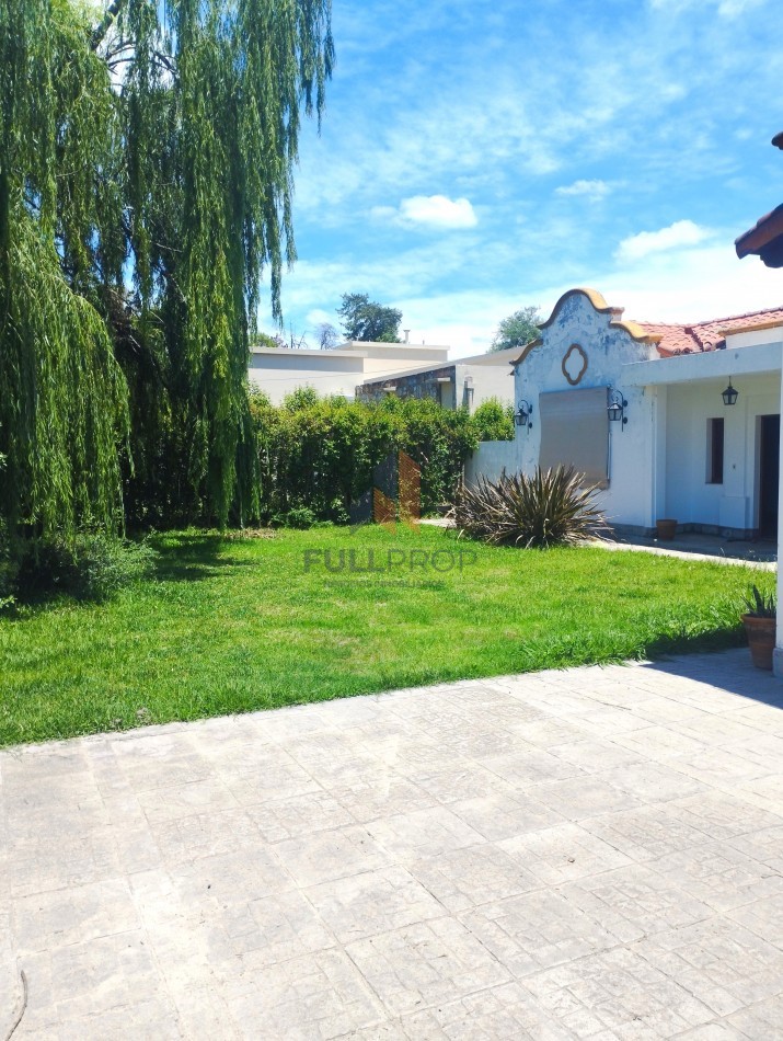 CASA EN B° PRIVADO LOS OLMOS