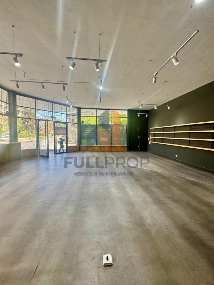 LOCAL COMERCIAL AV. ENTRE RIOS ESQ. 25 DE MAYO