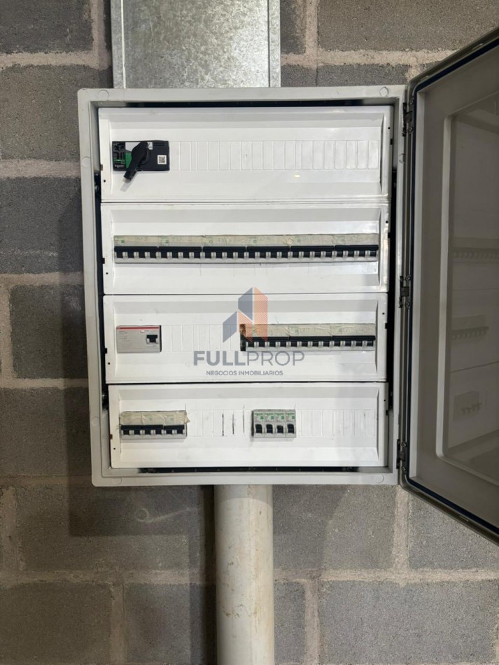 Excelente Galpon en Alquiler. A estrenar!