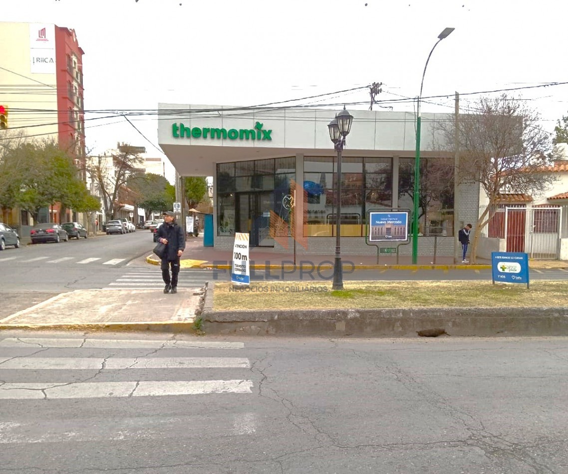 LOCAL COMERCIAL AV. ENTRE RIOS ESQ. 25 DE MAYO
