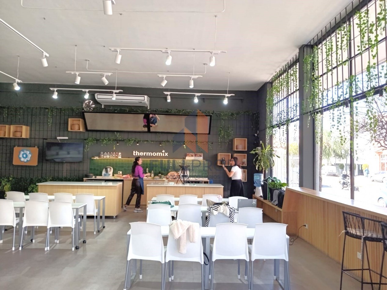 LOCAL COMERCIAL AV. ENTRE RIOS ESQ. 25 DE MAYO