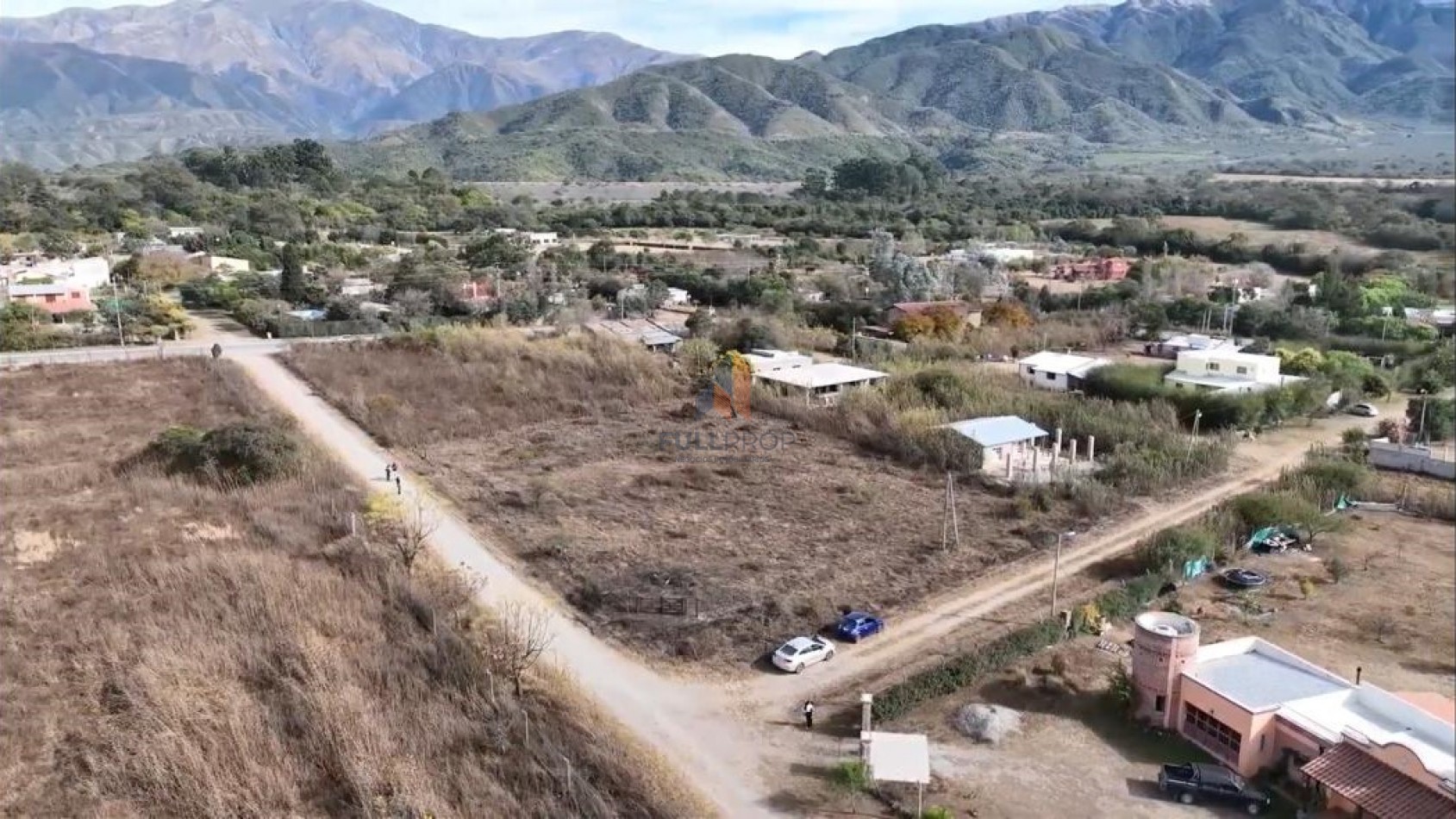 Terreno de 2960m2 en Las Lomitas, Quijano.