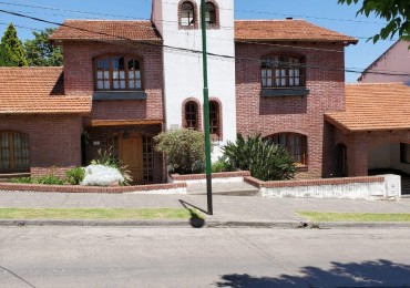 Casa esquina en Bº Tres Cerritos, zona primera rotonda