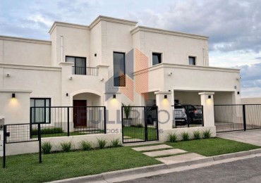 Hermosa casa de categoria  en Eko distrito